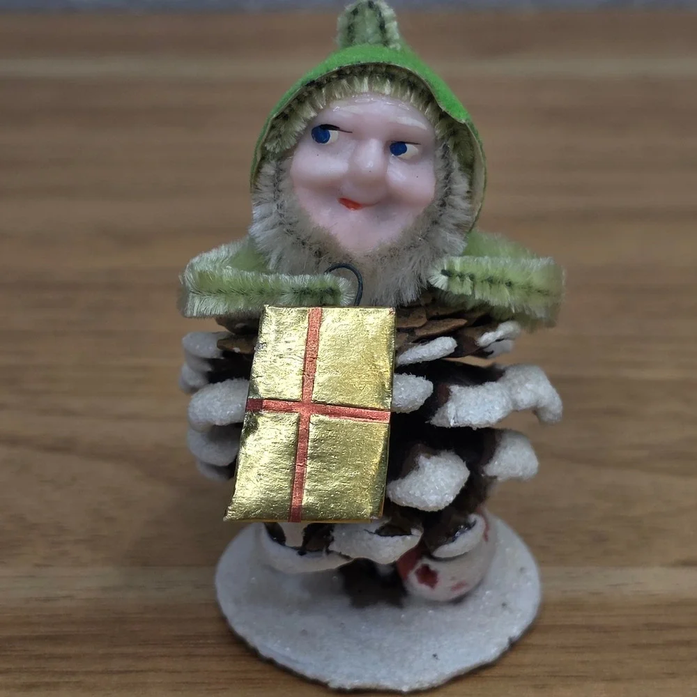 Vtg Pine Cone Gnome Christmas Elves Dwarfs Figures Pipe Cleaners Set of 4 Japan